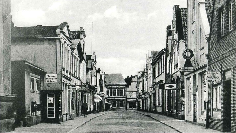 Historisches Foto der Hindenburgstraße in Bad Oldesloe um 1939. © Kultur und Stadtarchiv Bad Oldesloe Foto: Kultur und Stadtarchiv Bad Oldesloe