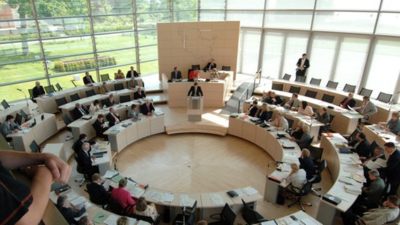 Plenarsaal des Landeshauses in Kiel © dpa Foto: Wulf Pfeiffer