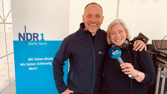 Jan Bastick und Nadina von Studnitz posieren für die Kamera.  Foto: Karin Hausschildt