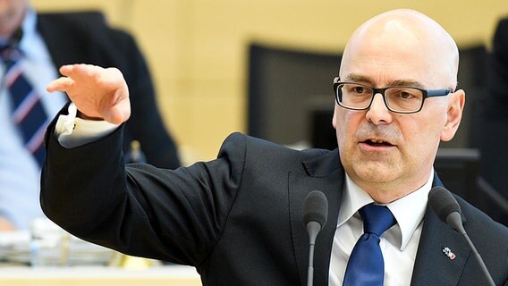 Ministerpräsident Torsten Albig spricht im Landtag © dpa-Bildfunk Foto: Carsten Rehder