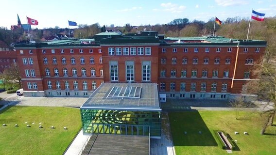 Das Landtagsgebäude und der Plenarsaal von vorne in Kiel. © NDR 