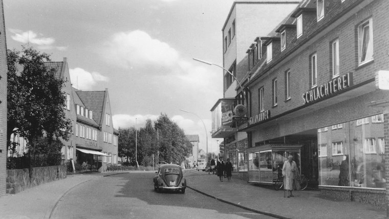 Ein altes Foto von der Berliner Straße in Lauenburg. © Stadtarchiv Lauenburg