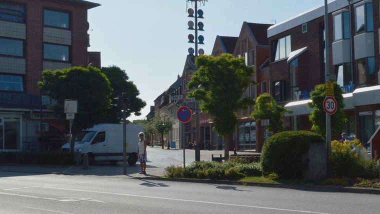 Ein aktuelles Bild von der Hamburger Straße in Lauenburg. © NDR Foto: Anne Passow
