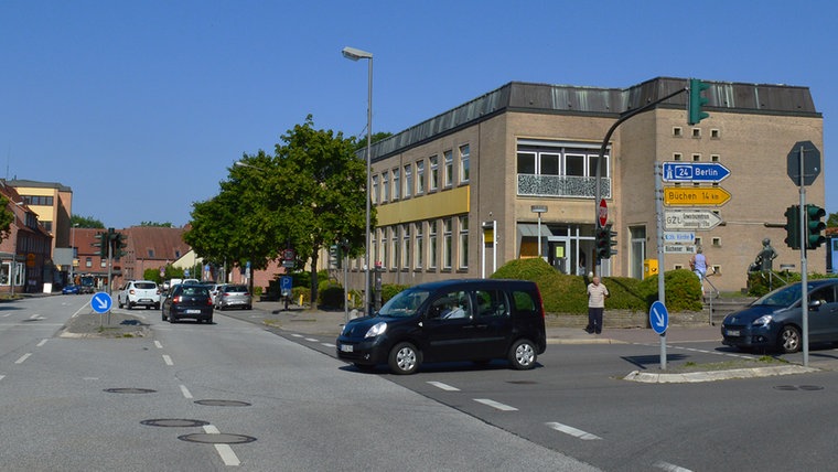 Ein aktuelles Bild von Kreuzung Büchener Straße in Lauenburg. © NDR Foto: Anne Passow
