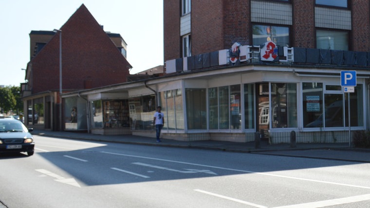 Ein neues Foto von Ladenzeilen in der Berliner Straße in Lauenburg.- © NDR Foto: Anne Passow
