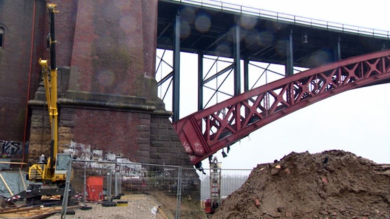 Bauarbeiten rund um die Levensauer Hochbrücke. © NDR Foto: Screenshot