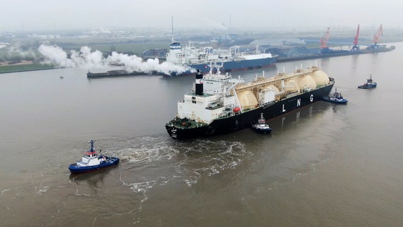 Der LNG Tanker „ISH“ kommt in Brunsbüttel an © Westküsten-News Foto: Karsten Schröder