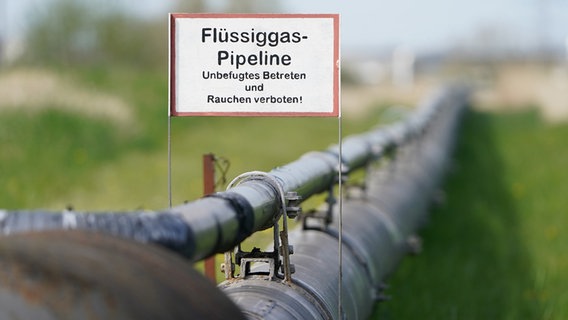 Blick auf eine Flüssiggas-Pipeline am Nordsee Gas Terminal © dpa-Bildfunk Foto: Marcus Brandt/ dpa
