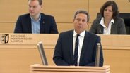 Thomas Losse-Müller (SPD) hält eine Rede im schleswig-holsteinischen Landtag. © Screenshot 