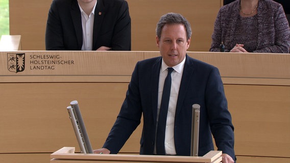 SPD-Fraktionsvorsitzender Thomas Losse-Müller spricht im Kieler Landtag. © NDR 