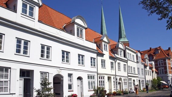 Ein Blick auf die historischen Ganghäuser in Lübeck. © picture alliance / Arco Images GmbH Foto: J. de Cuveland