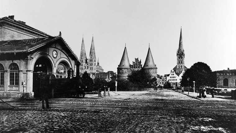 Eine historische Aufnahme vom alten Bahnhof in Lübeck. © Fotoarchiv Lübeck