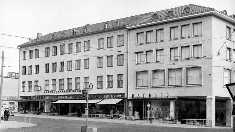 Eine historische Aufnahme vom Castellihaus in der breiten Straße in Lübeck. © Fotoarchiv Lübeck