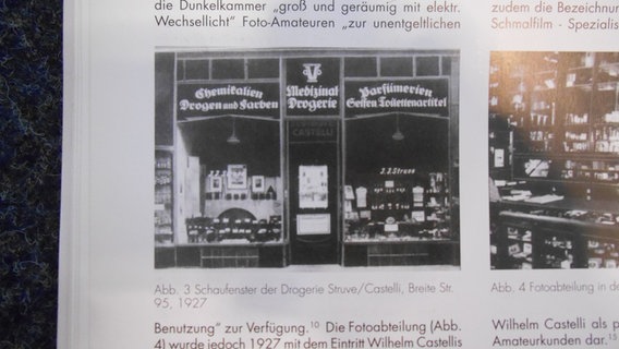 Eine Aufnahme einer Seite des Castelli-Katalogs. © NDR Foto: Katrin Bohlmann