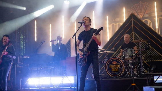 Ein Auftritt der Rockband Mando Diao auf der Kieler Woche. © NDR Foto: Gino Laib