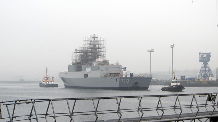 القوات البحرية الجزائرية  Marineschiff112_v-vierspaltig