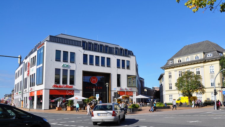 Eine heutige Aufnahme des Martin-Martens-Platzes in Neumünster. © NDR Foto: Anne Passow