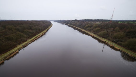 Blick auf den Nord-Ostsee-Kanal bei Beldorf. © dpa-Bildfunk Foto: Christian Charisius