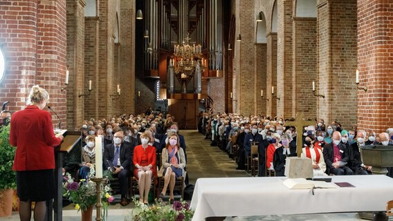 Die evangelisch-lutherische Nordkirche feiert mit einem Festgottesdienst ihr zehnjährigen Bestehen im Ratzeburger Dom © dpa-Bildfunk Foto: Markus Scholz