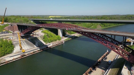 Eine Luftbildaufnahme der Levensauer Hochbrücke © NDR Foto: NDR Screenshot