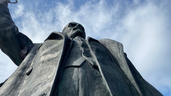 Lenin - einst Held der Revolution, jetzt Blickfang auf dem Schrottplatz. © Carsten Prehn Foto: Carsten Prehn