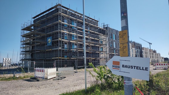 Die Baustelle am Ferienquartier Olpenitz. © NDR Foto: Peer-Axel Kroeske