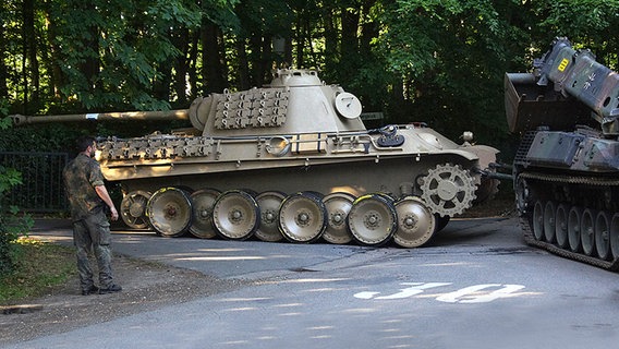 Der alte Panzer im Seitenprofil © NDR Foto: Simon Kremer