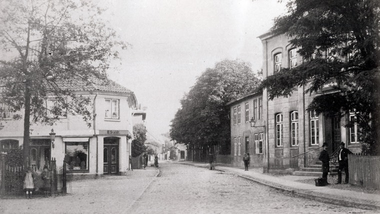 Eine historische Aufnahme der Dingstätte Ecke Fahltskamp in Pinneberg. © Stadtarchiv Pinneberg Foto: Theodor Schlüter