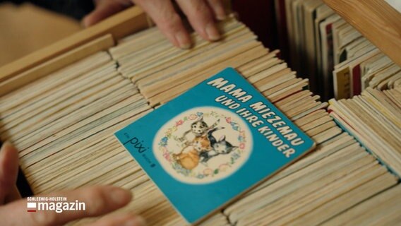 Eine Schublade voller Pixi-Bücher. © NDR 
