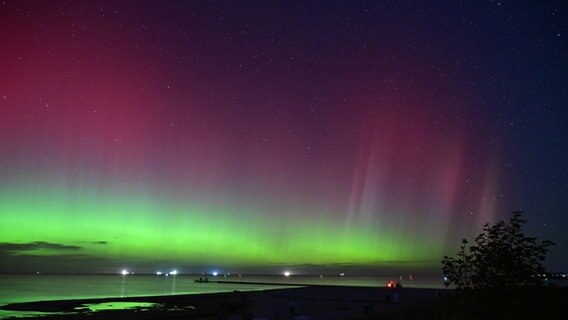 Polarlichter aufgenommen in Stein bei Kiel. © Antje Stoldt Foto: Antje Stoldt