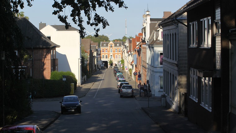 Blick auf die heutige Bahnhofstraße. © NDR Foto: Daniel Kummetz