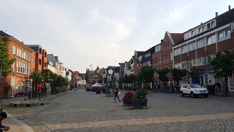 Blick auf den heutigen Markplatz in Preetz. © NDR Foto: Daniel Kummetz