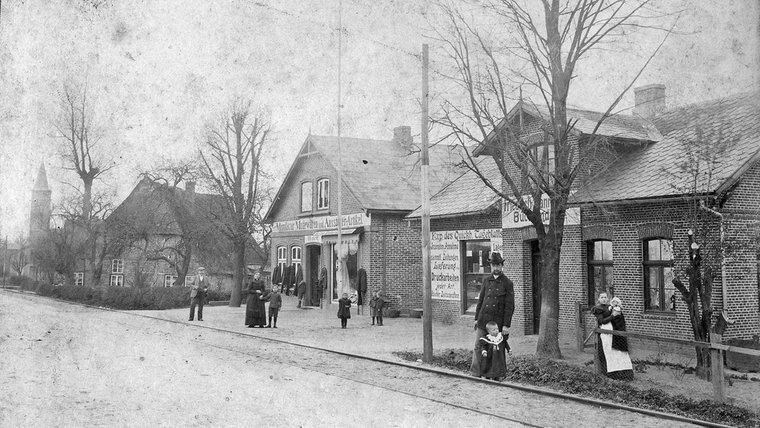 Eine historische Fotografie der Buchhandlung Dannemann in Quickborn © Stadtarchiv Quickborn