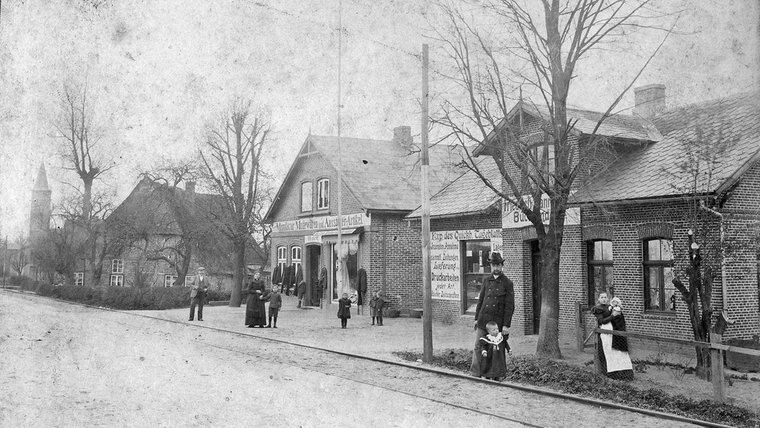 Eine historische Fotografie der Buchhandlung Dannemann in Quickborn © Stadtarchiv Quickborn