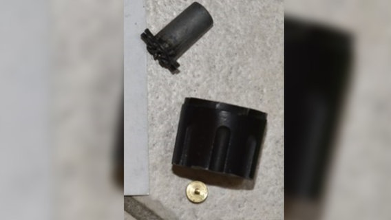 Eine zerlegte Patronentrommel. Eine zerlegte Patronentrommel. © Polizeidirektion Flensburg