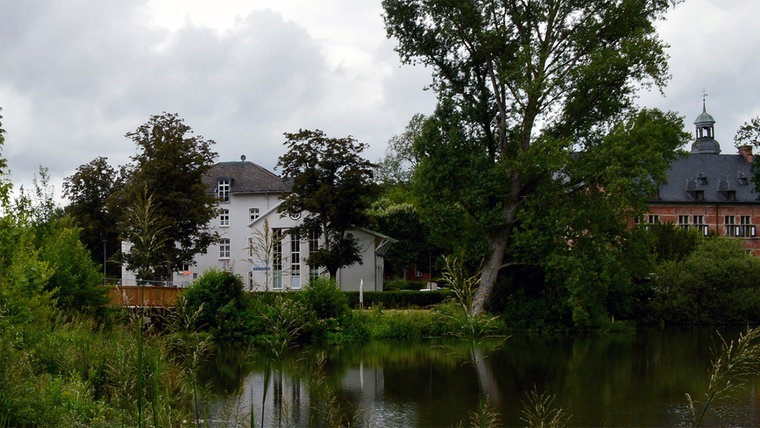 Eine aktuelle Aufnahme vom Mühlenteich und Schloss in Reinbek. © NDR Foto: Anne Passow