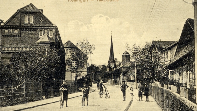 Eine historische Aufnahme der Hauptstraße in Rellingen von 1910. © Verein für Heimatkunde Rellingen und Umgebung von 1976 e.V.