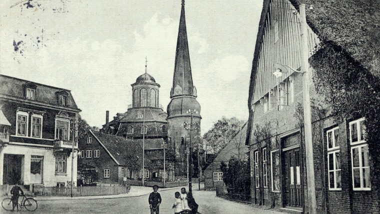 Eine historische Aufnahme aus dem Jahr 1915 vom Alten Markt in Rellingen. © Verein für Heimatkunde Rellingen und Umgebung von 1976 e.V.