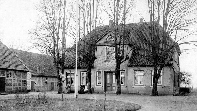 Eine historische Aufnahme vom Rellinger Rathaus. © Verein für Heimatkunde Rellingen und Umgebung von 1976 e.V.