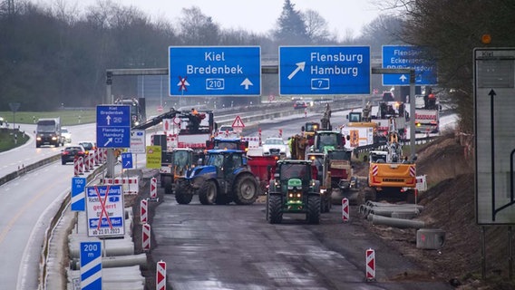 Nahaufnahme einer Baustelle am Autobahnkreuz in Rendsburg © Danfoto/ Daniel Friederichs Foto: Daniel Friederichs
