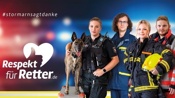Vier Personen haben Kleidung für Rettungskräfte an und lächeln in die Kamera © Respekt für Retter Foto: Torsten Vollbrecht