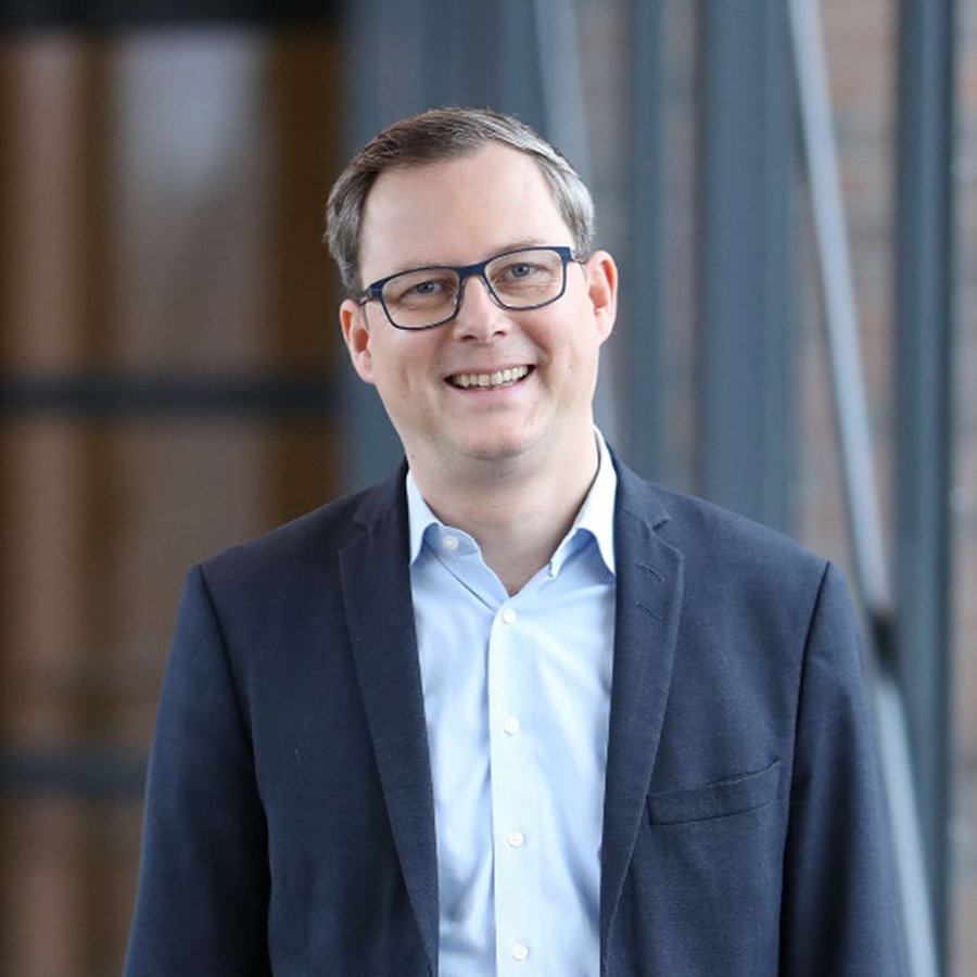 Thilo Rohlfs (FDP) lächelt in die Kamera.  