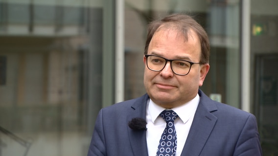 Frank Roselieb, Krisenforscher und Krisenmanager.  