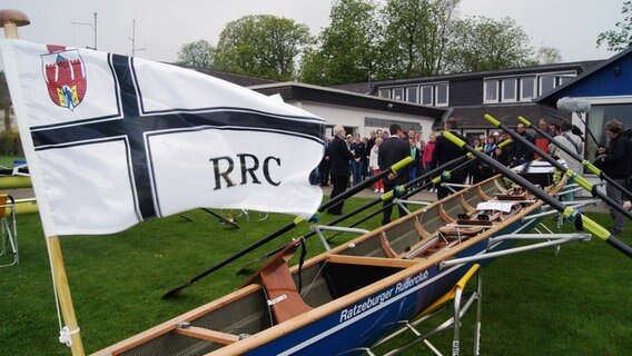 Im Ratzeburger Ruderclub war heute auch eine Bootstaufe beim offiziellen Anrudern.jpg  Foto: Thorsten Philipps