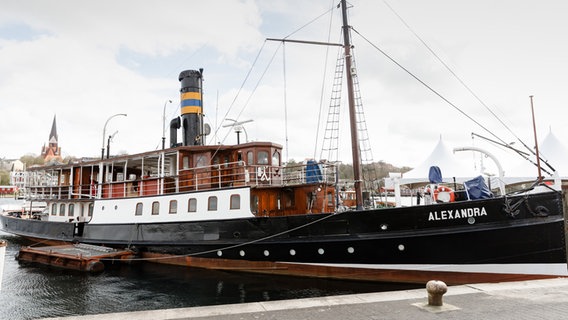 Außenansicht des historischen Dampfers "Alexandra". © picture alliance / dpa Foto: Markus Scholz