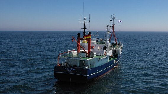 Das Forschungsschiff fährt auf der Nordsee © NDR Foto: Screenshots