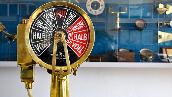 Ein Maschinentelegraf im Schifffahrtsmuseum Kiel. © NDR Foto: Pavel Stoyan