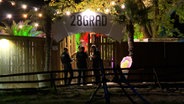 Vor dem Strandbad "28 Grad" in Wedel ermittelt die Polizei. © TV News Kontor Foto: TV News Kontor