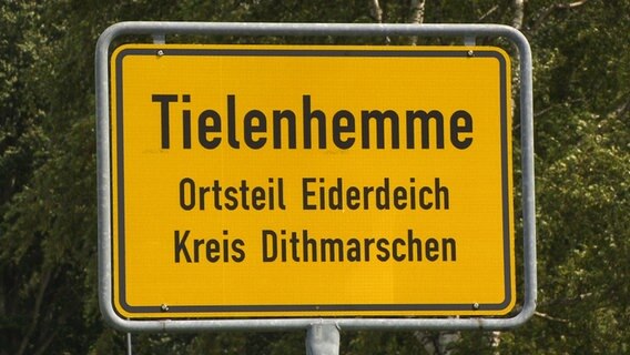 Ortsschild von Tielenhemme im Kreis Dithmarschen. © NDR 