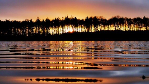 Sonnenuntergang am Bordesholmer See. © Stefanie Rocek Foto: Stefanie Rocek